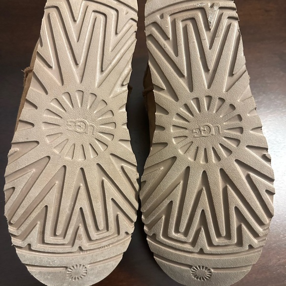 Ugg Women’s Classic Slippers - Size 11 - Picture 4 of 5